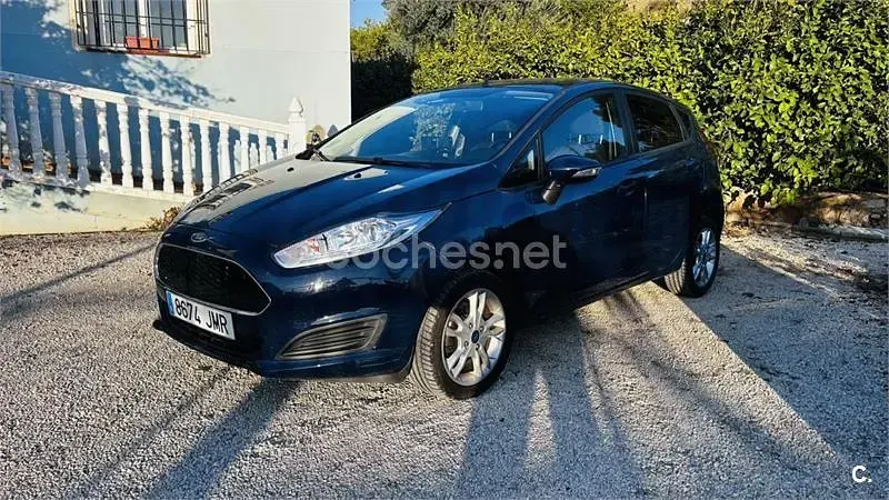 Usado Ford Fiesta Trend 60 CV (44 kW) 2016 Azul Utilitario