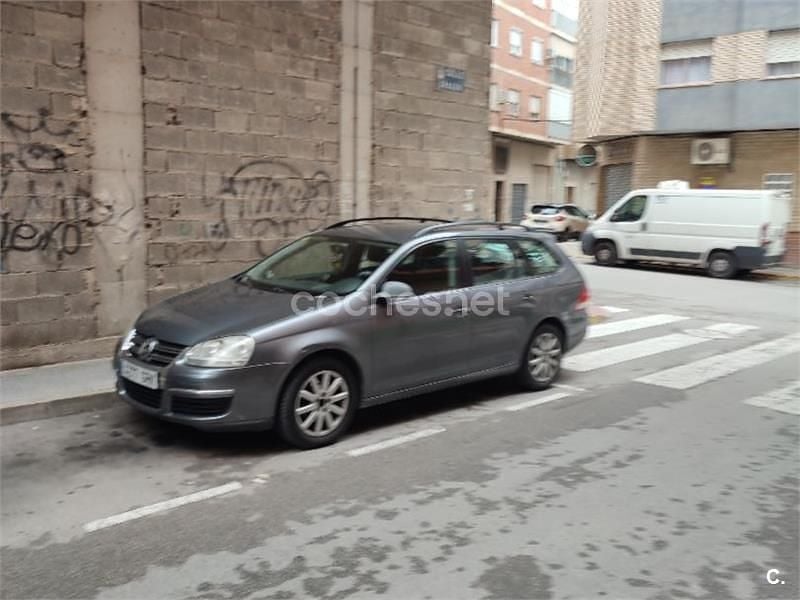 Usado VW Golf V Edition 105 CV (77 kW) 2009 Gris / plata Familiar