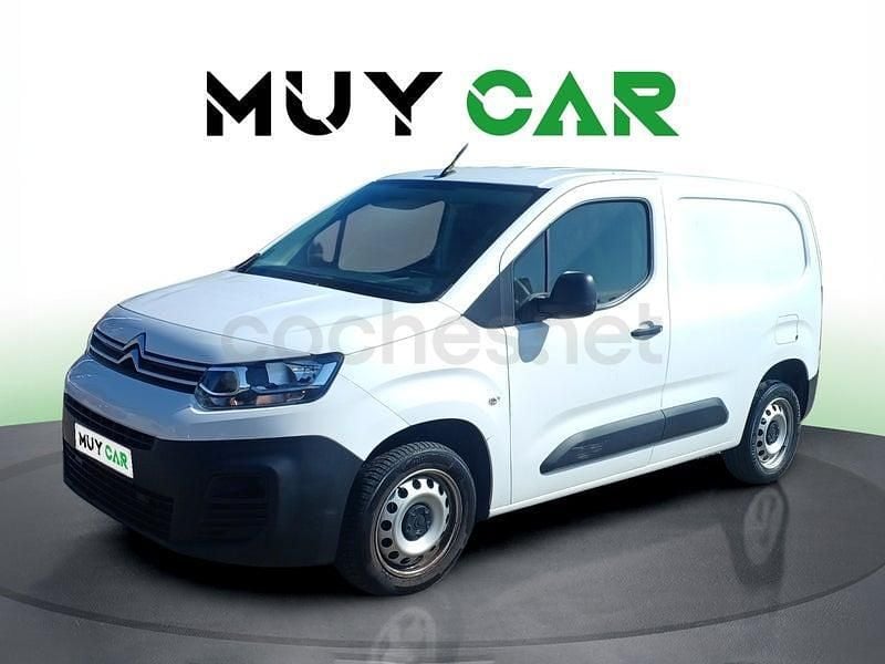 Usado Citroën Berlingo Feel 102 CV (75 kW) 2022 Blanco Monovolumen