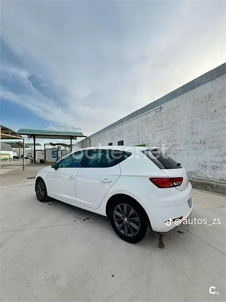 Usado Seat Leon Style 130 CV (95 kW) 2018 Blanco Berlina