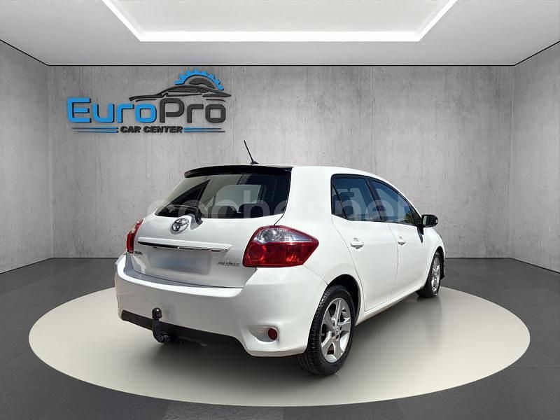 Usado Toyota Auris Active 90 CV (66 kW) 2011 Blanco Berlina