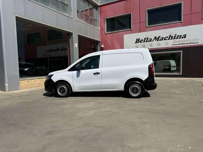 Begagnad Renault Kangoo 95 HK (69 kW) 2022 Vit Minibuss