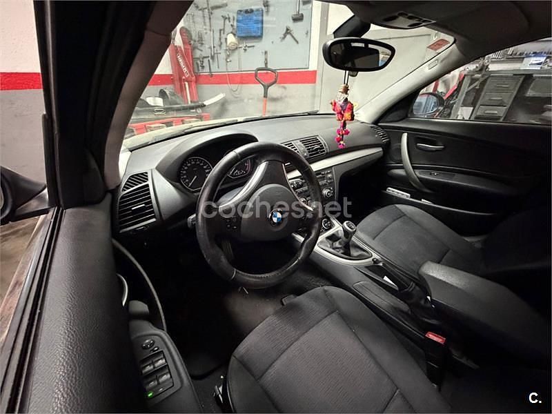 Usado BMW 118 122 CV (89 kW) 2008 Negro Utilitario