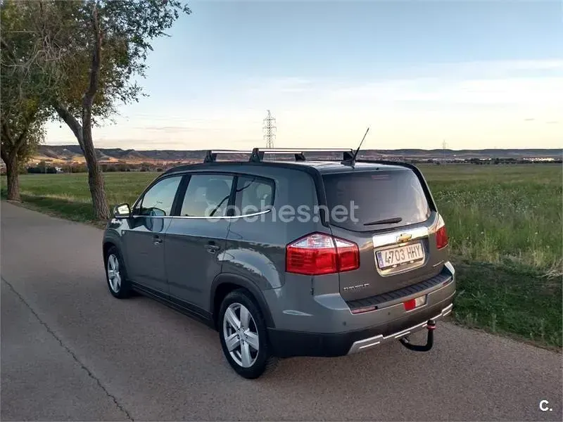 Usado Chevrolet Orlando LTZ 163 CV (119 kW) 2012 Gris / plata Monovolumen