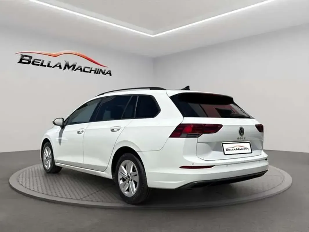 Usado VW Golf VIII Life 116 CV (85 kW) 2022 Blanco Familiar