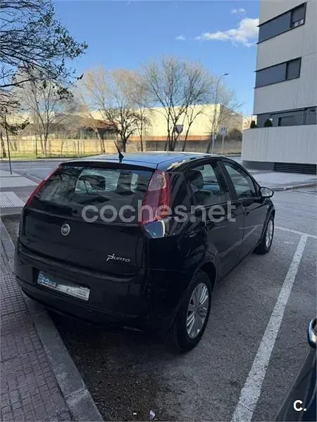 Usado Fiat Punto Dynamic 85 CV (62 kW) 2006 Negro Utilitario