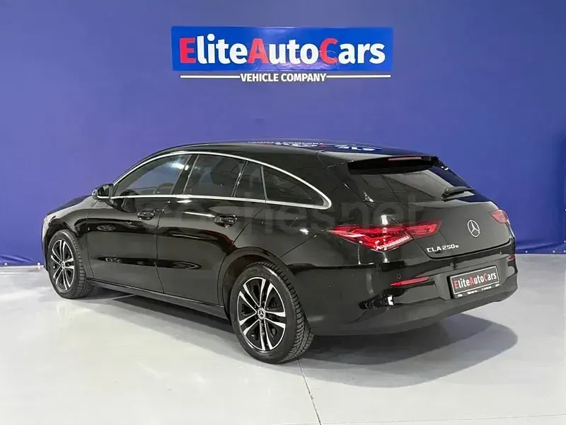 Usado Mercedes CLA250e Shooting Brake 218 CV (160 kW) 2023 Negro Familiar