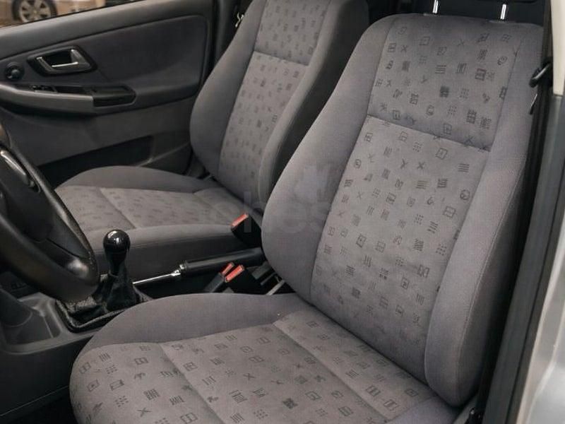 Usado Seat Ibiza Stella 75 CV (55 kW) 2000 Gris / plata Utilitario