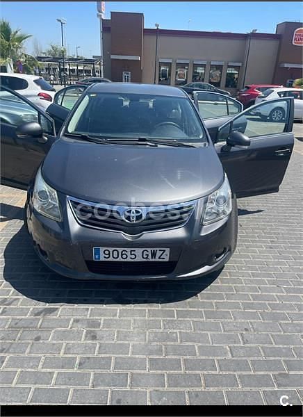 Usado Toyota Avensis Advance 126 CV (92 kW) 2010 Gris / plata Berlina