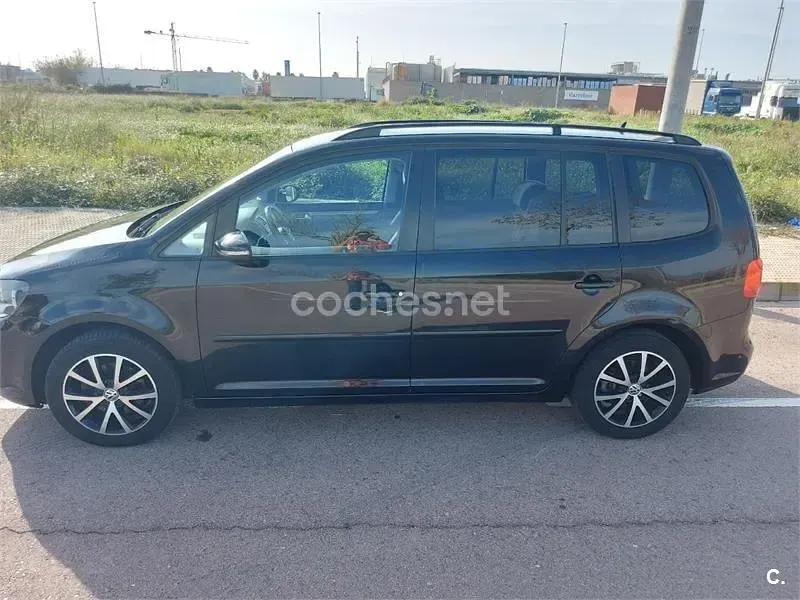Usado VW Touran Edition 105 CV (77 kW) 2010 Negro Monovolumen