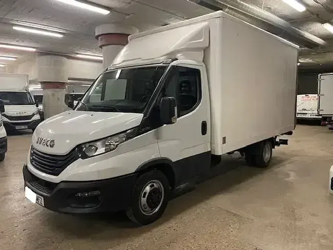 Usado Iveco Daily 160 CV (117 kW) 2023 Blanco Berlina