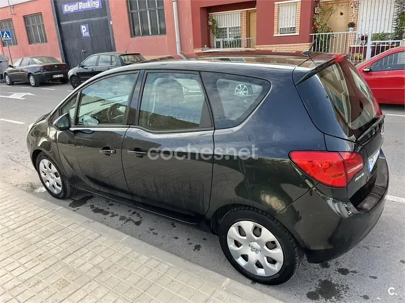 Usado Opel Meriva Selective 95 CV (69 kW) 2013 Negro Monovolumen