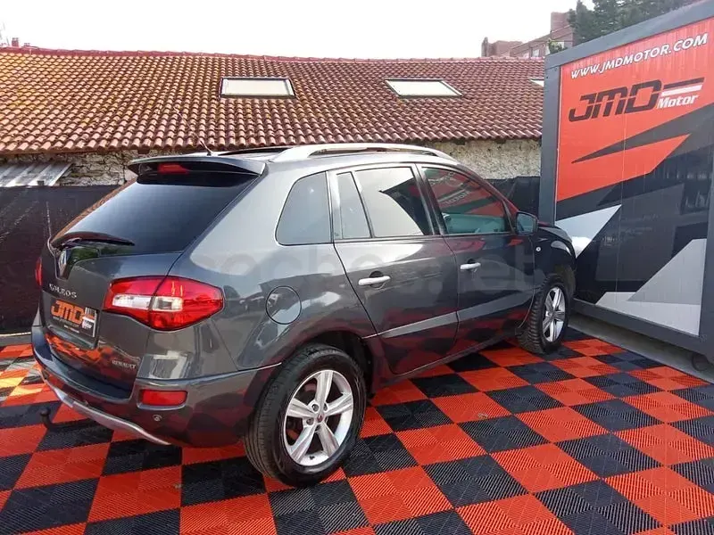 Usado Renault Koleos Bose Edition 150 CV (110 kW) 2010 Gris / plata SUV