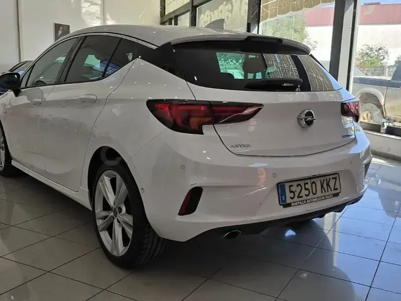 Usado Opel Astra 160 CV (117 kW) 2018 Blanco Berlina