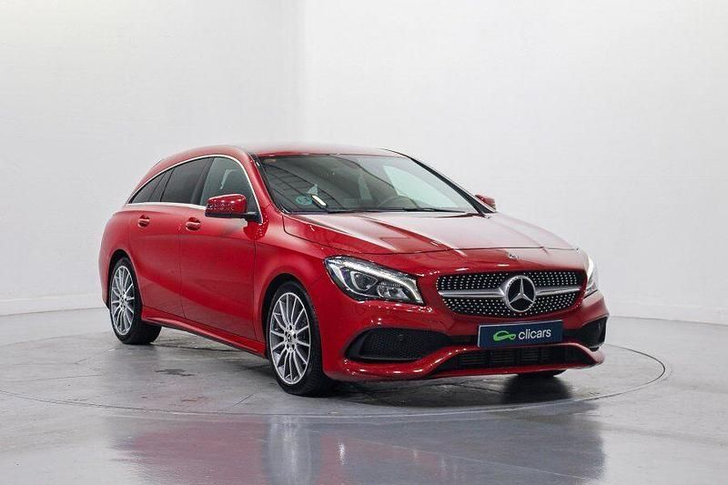 Usado Mercedes CLA200 136 CV (100 kW) 2019 Rojo Familiar