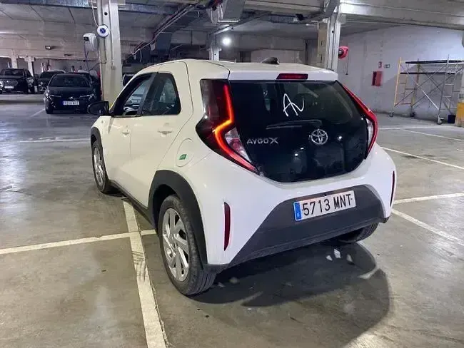 Usado Toyota Aygo X Play 72 CV (52 kW) 2024 Blanco SUV