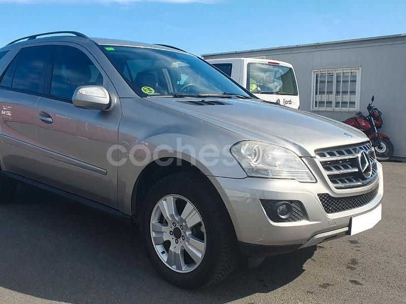 Gris / plata Usado 2010 Mercedes ML320 SUV | 9990 € (Precio justo) - Imagen 1/4