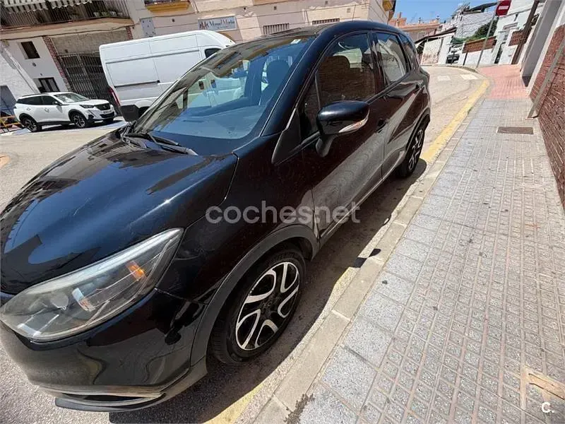 Usado Renault Captur Intens 90 CV (66 kW) 2015 Negro SUV