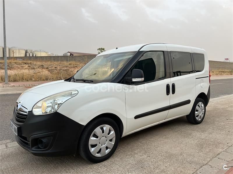 Blanco Usado 2012 Opel Combo Expression Monovolumen | 4990 € (Precio justo) - Imagen 1/2