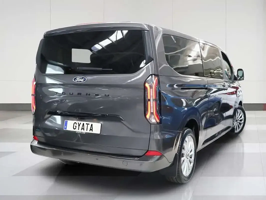 Usado Ford Tourneo Custom Titanium X 160 kW (218 CV) 2025 Gris Van