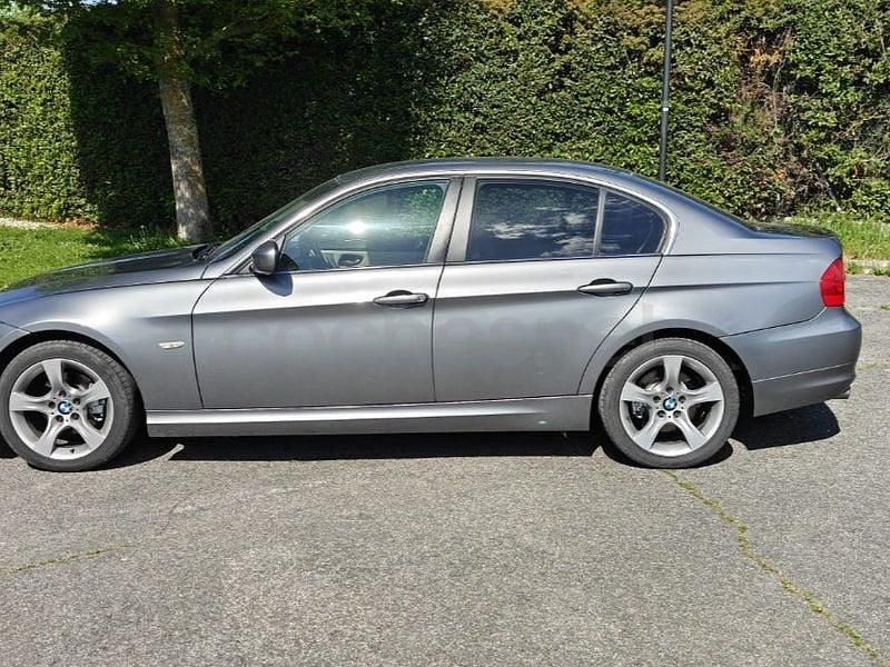 Usado BMW 318 143 CV (105 kW) 2011 Gris / plata Berlina