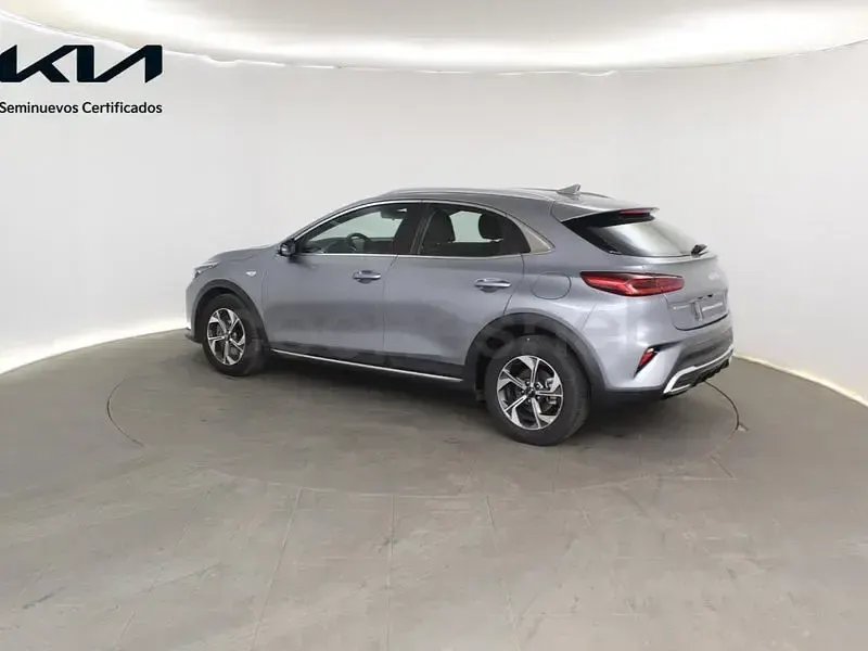 Usado Kia XCeed 100 CV (73 kW) 2025 Gris / plata SUV