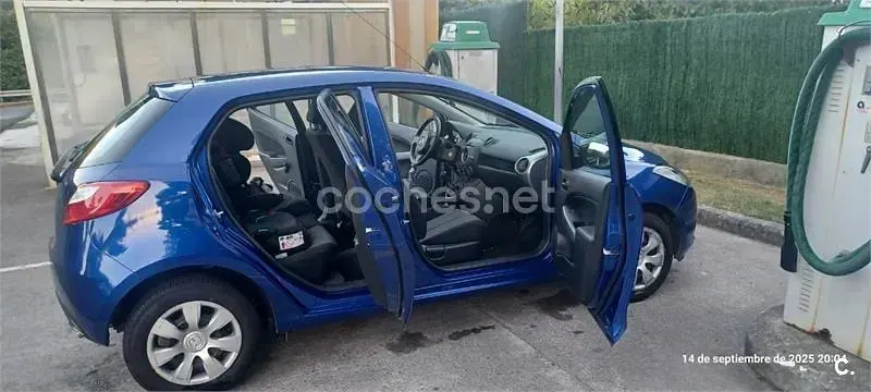 Usado Mazda 2 Active 75 CV (55 kW) 2010 Azul Utilitario
