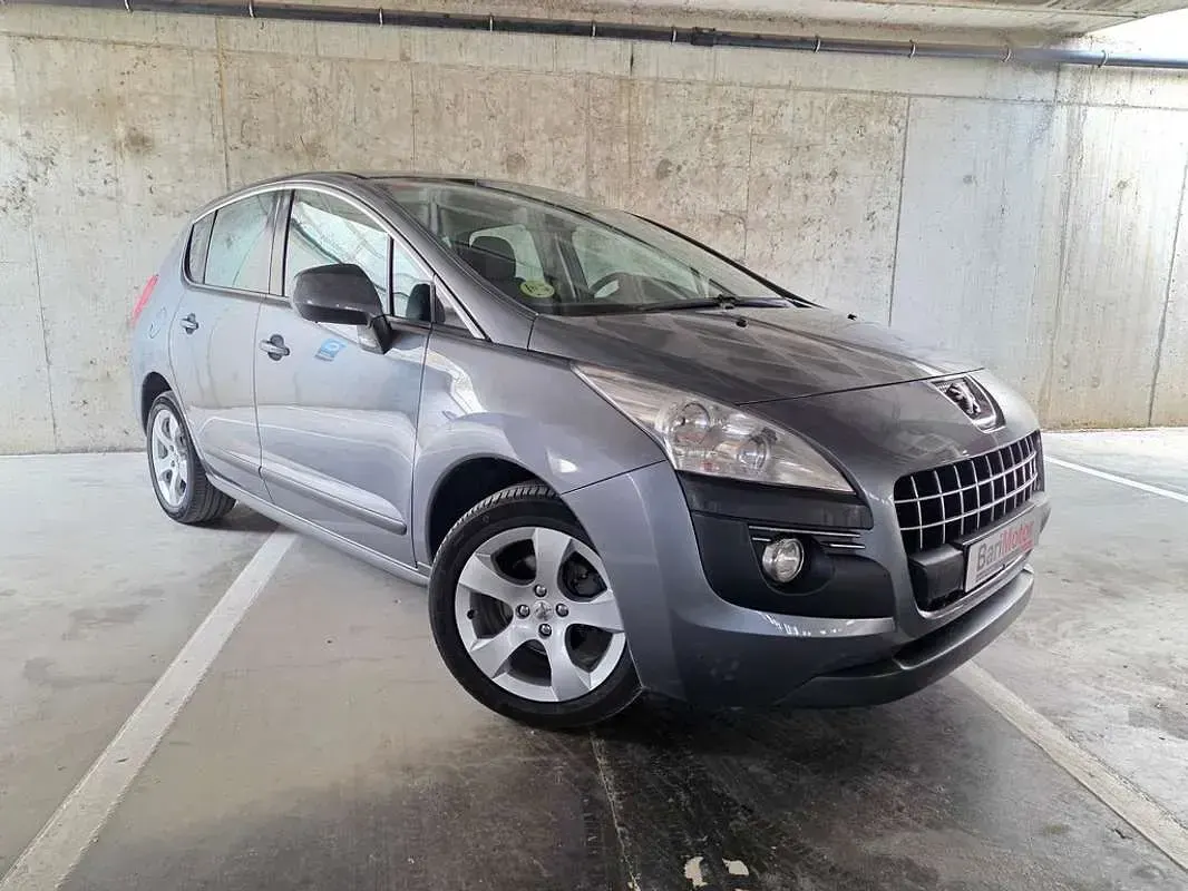 Usado Peugeot 3008 Premium 112 CV (82 kW) 2011 Gris Familiar