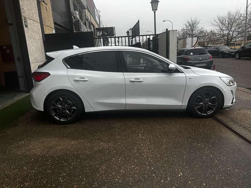 Usado Ford Focus ST-Line 120 CV (88 kW) 2019 Blanco Utilitario