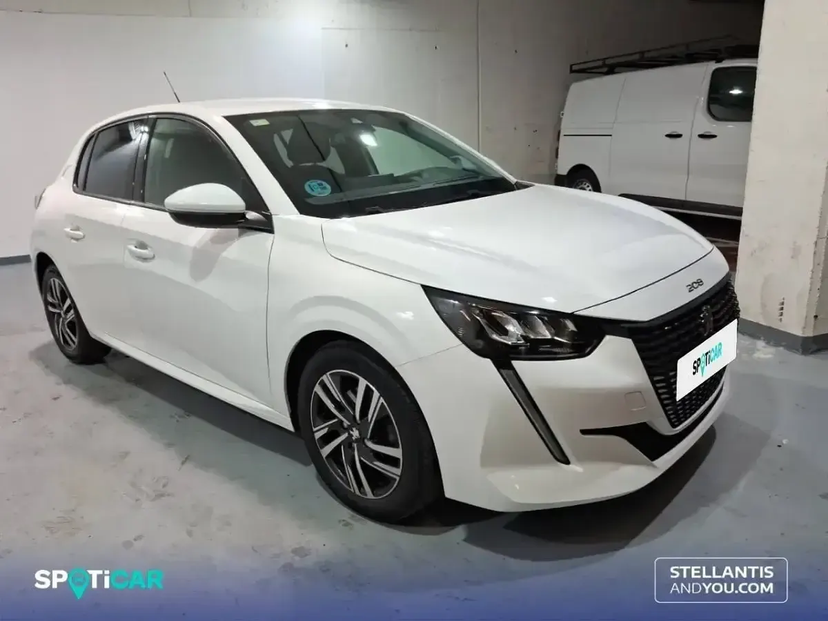 Usado Peugeot 208 Allure 100 CV (73 kW) 2020 Blanco Utilitario