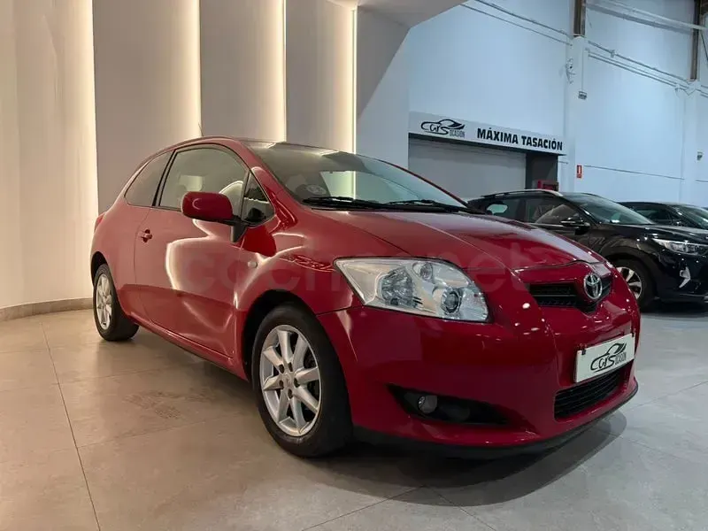 Usado Toyota Auris 90 CV (66 kW) 2008 Rojo Utilitario