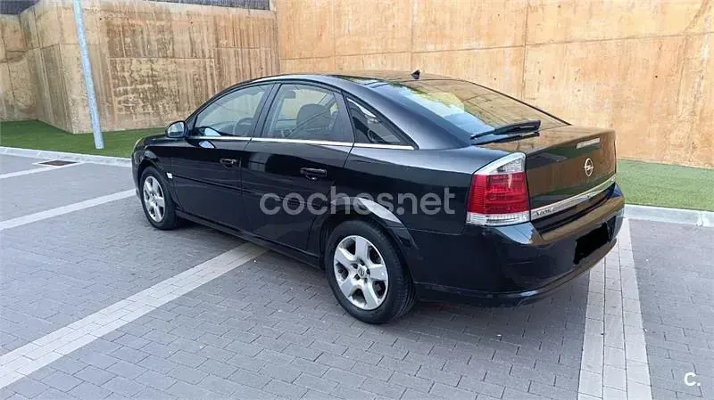 Usado Opel Vectra Elegance 120 CV (88 kW) 2007 Negro Berlina