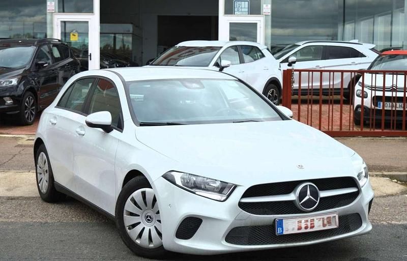 Begagnad Mercedes A180 136 HK (100 kW) 2021 Vit Halvkombi