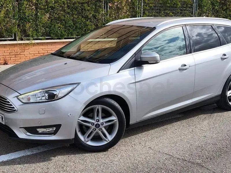 Usado Ford Focus Titanium 125 CV (91 kW) 2017 Gris / plata Familiar