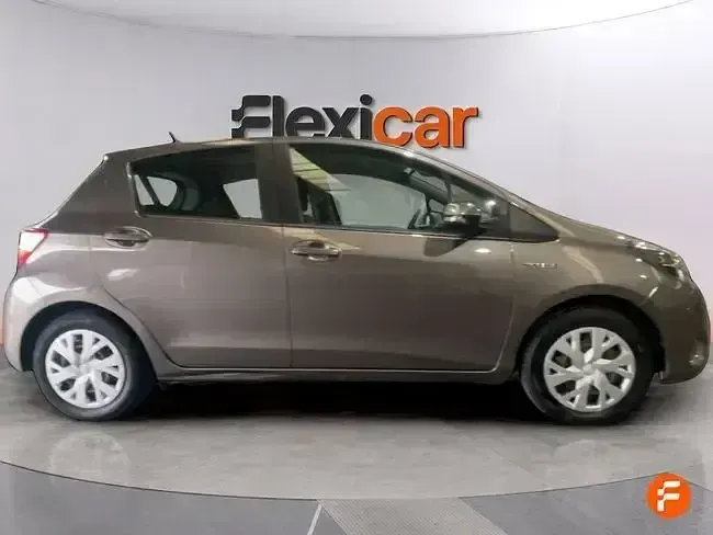 Usado Toyota Yaris Active 100 CV (73 kW) 2020 Marrón