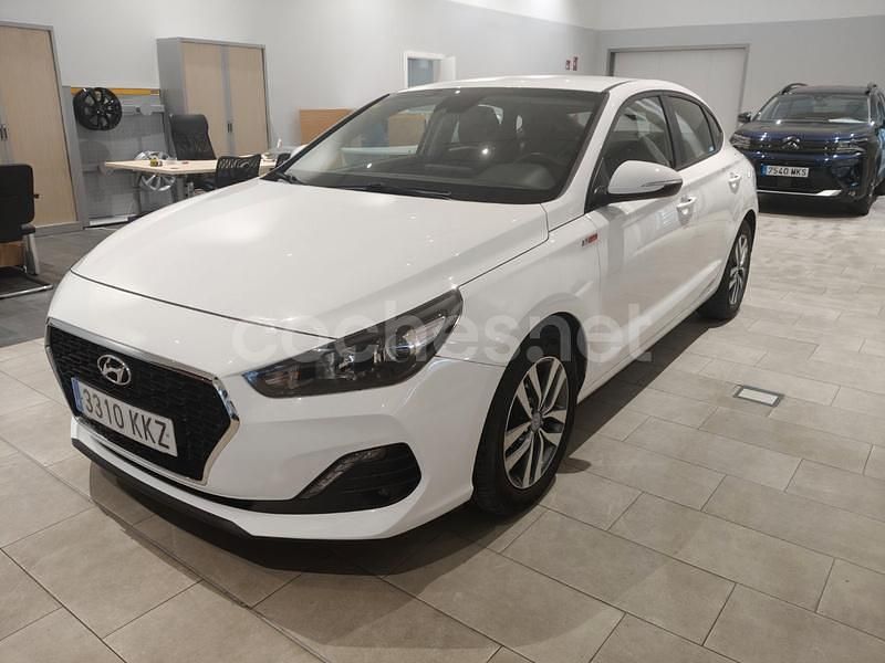 Blanco Usado 2018 Hyundai i30 Berlina | 14.495 € (Precio justo) - Imagen 1/4