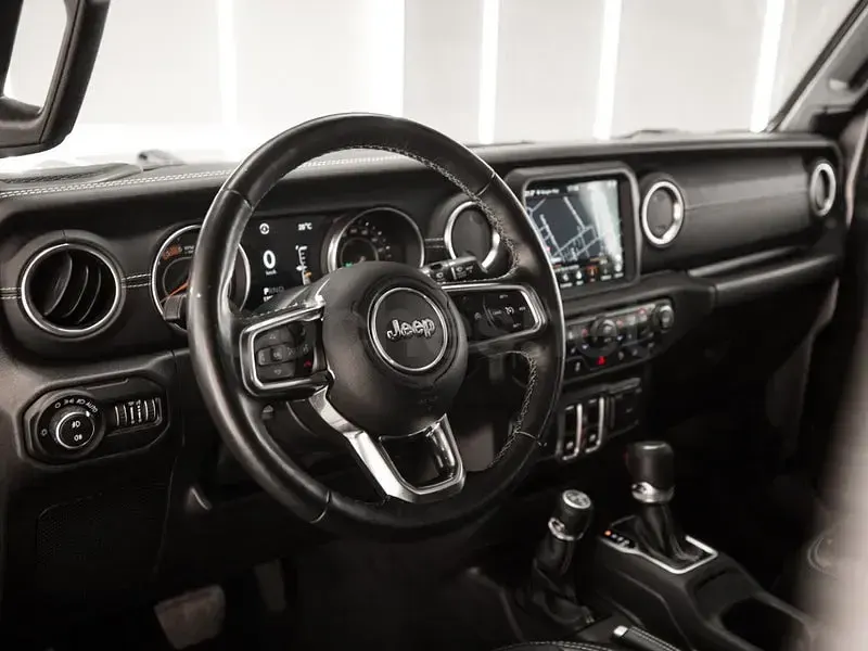 Usado Jeep Wrangler Sahara 200 CV (147 kW) 2019 Gris / plata SUV