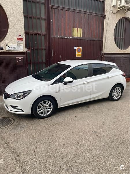 Blanco Usado 2017 Opel Astra Business Berlina | 6500 € (Buen precio) - Imagen 1/4