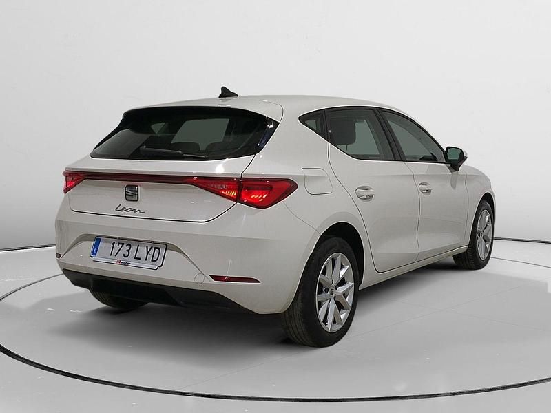 Usado Seat Leon Reference 116 CV (85 kW) 2022 Blanco Berlina