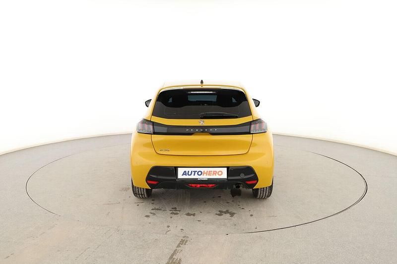 Usado Peugeot 208 Allure 101 CV (74 kW) 2020 Dorado Utilitario