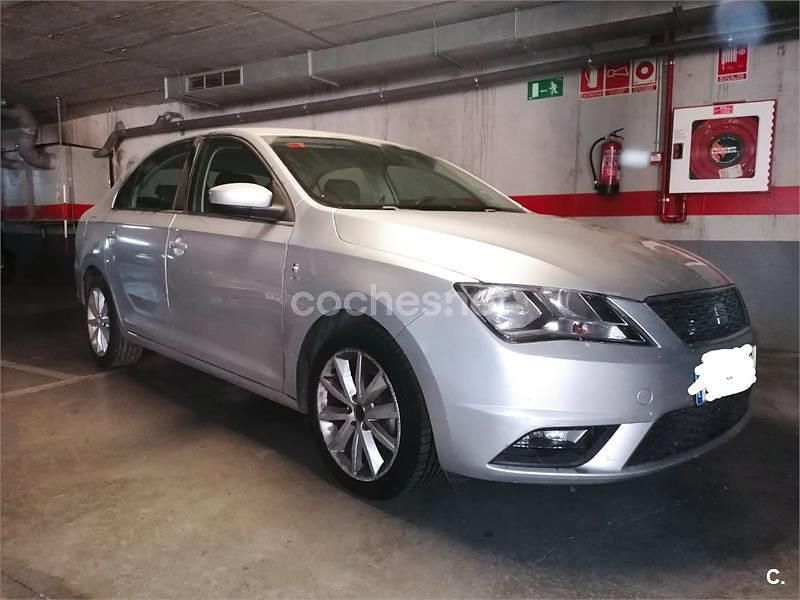 Gris / plata Usado 2012 Seat Toledo Reference Berlina | 6800 € (Un poco caro) - Imagen 1/4