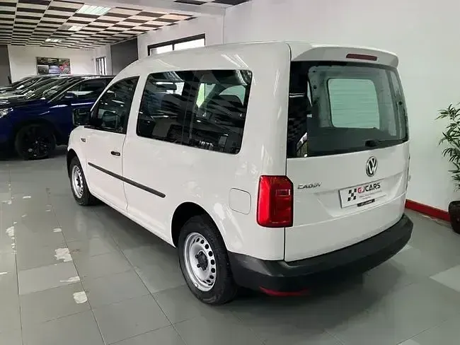 Käytetty VW Caddy Trendline 102 HP (75 kW) 2018 Valkoinen Tila-auto