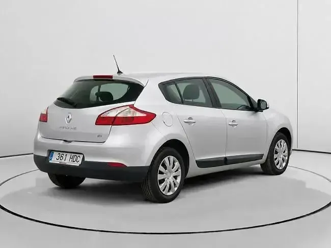 Usado Renault Mégane Authentique 90 CV (66 kW) 2011 Gris Utilitario