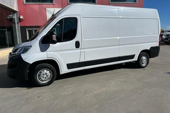 Usado Citroën Jumper 121 CV (88 kW) 2022 Amarillo Monovolumen