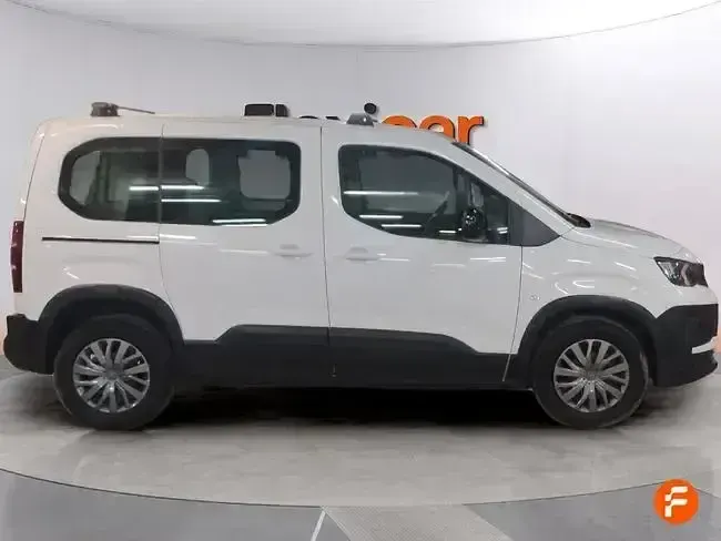 Usado Peugeot Rifter Allure 100 CV (73 kW) 2023 Blanco Monovolumen