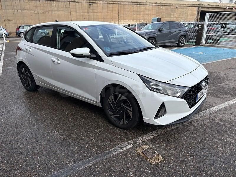 Usado Hyundai i20 100 CV (73 kW) 2021 Blanco Utilitario