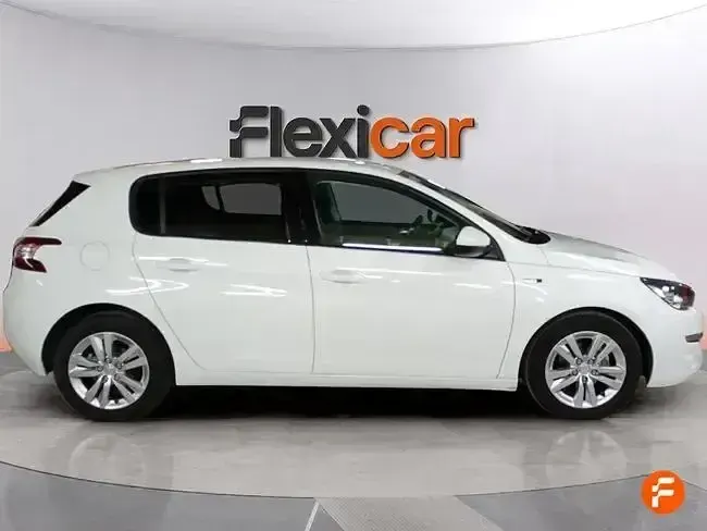 Usado Peugeot 308 Active 99 CV (72 kW) 2017 Blanco