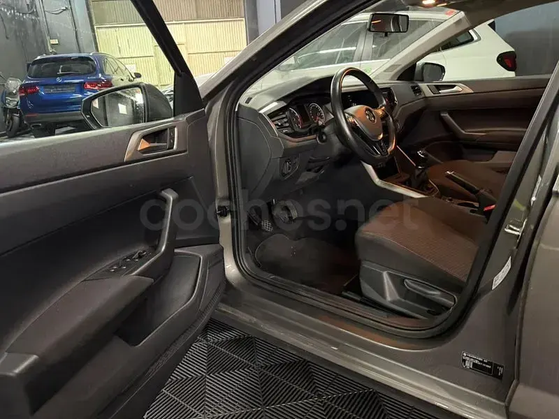Usado VW Polo Advance 95 CV (69 kW) 2019 Gris / plata Utilitario