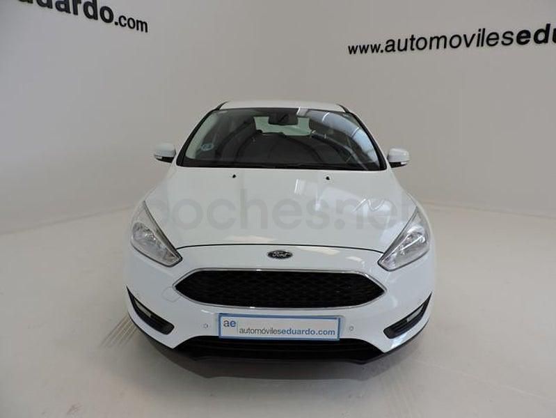 Usado Ford Focus Trend 125 CV (91 kW) 2015 Blanco Berlina