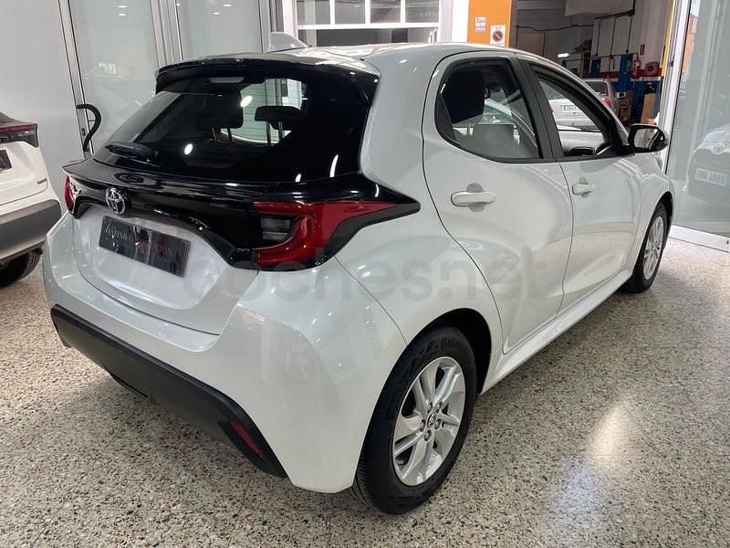 Usado Toyota Yaris 125 CV (91 kW) 2023 Blanco Utilitario